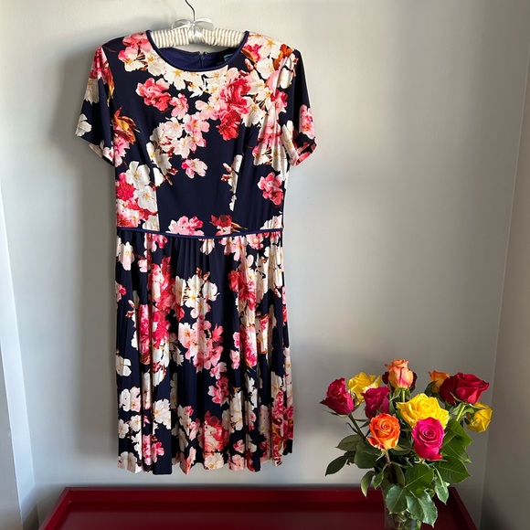 Maggy London Dresses & Skirts - Maggy London Floral Dress